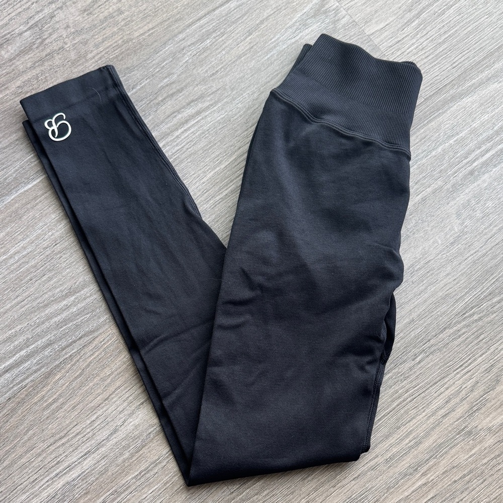 Bombshell figure scrunch leggings